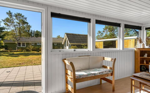 Into - 490M from the Sea: Hout, Flooring, Verdieping, Deur, Beits, Veranda, Hardwood, Plafond, Dek, Plank