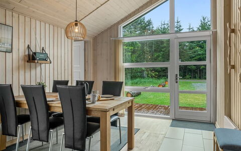 Eikka - from the Sea: Interieur Ontwerp, Flooring, Hout, Plafond, Meubilair, Verdieping, Keuken En Eettafel, Lichte Inrichting, Eetkamer, Houten Vloer