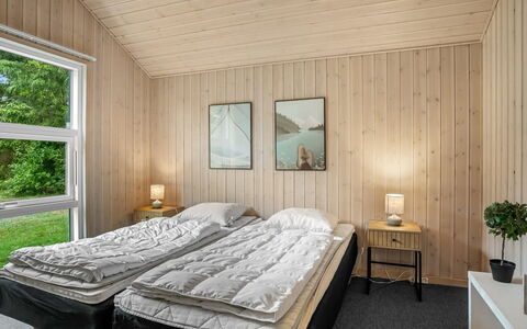Eikka - from the Sea: Slaapkamer, Hout, Bed, Interieur Ontwerp, Laken, Verdieping, Flooring, Bedding, Plafond, Bed Frame