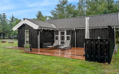 Eikka - from the Sea: Hout, Dak, Verblijf, Huis, Huis, Siding, Backyard, Deur, Garden Gebouwen, Veranda