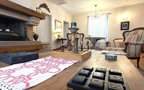 La Dimora del Leone: Meubilair, Flooring, Interieur Ontwerp, Verdieping, Hout, Woonkamer, Kamer, Verlichting, Houten Vloer, Tafel