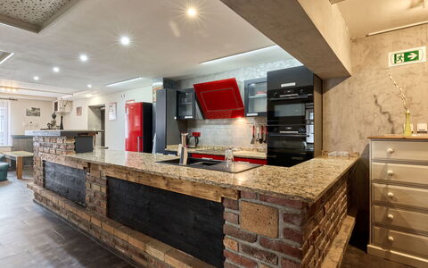 Rokytnice Nad Jizerou 2: Flooring, Meubilair, Interieur Ontwerp, Verdieping, Hout, Plafond, Countertop, Keuken, Cabinetry, Verlichting