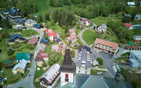 Rokytnice Nad Jizerou 2: Huis, Landschap, Woongebied, Dak, Landelijk Gebied, Vogelperspectief, Menselijke Nederzetting, Dorp, Voorstad, Luchtfotografie