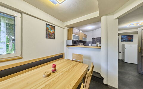Rokytnice Nad Jizerou 81: Plafond, Kamer, Hardwood, Beits, Stoel, Keuken En Eettafel, Hotel, Multiplex, Plank