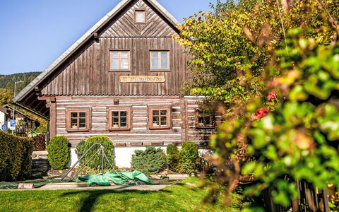 U Tří Medvědů: Huis, Verblijf, Tuin, Boerderij, Werf, Siding, Landscaping, Backyard