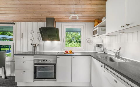 Wigman - 450M to the Fjord: Keuken, Toestel Van De Keuken, Major Appliance, Countertop, Hout, Interieur Ontwerp, Flooring, Gootsteen, Plafond, Huishoudapparatuur
