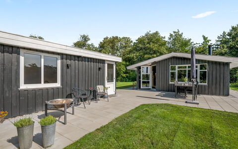 Wigman - 450M to the Fjord: Huis, Siding, Verblijf, Landgoed, Garden Gebouwen, Gazon, Tuin, Werf, Landscaping, Backyard
