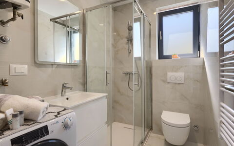 Pula 192: Interieur Ontwerp, Flooring, Loodgieterswerkinrichting, Verdieping, Badkamer, Wastafel, Kraan, Badkamerkast, Kamer, Loodgieter