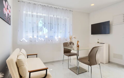 Pula 192: Meubilair, Interieur Ontwerp, Flooring, Bankstel, Verdieping, Tafel, Kamer, Woonkamer, Appartement, Verlichting