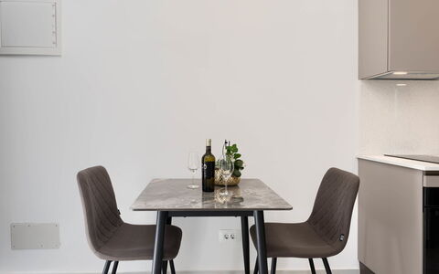Pula 192: Meubilair, Interieur Ontwerp, Flooring, Hout, Verdieping, Tafel, Keuken En Eettafel, Eetkamer, Woonkamer, Stoel
