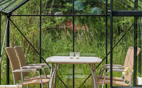 Nis - 1.4Km from the Sea: Tuin, Buitentafel, Schaduw, Outdoor Structuur, Buitenmeubels, Prieel, Ontwerp, Stoel, Paviljoen