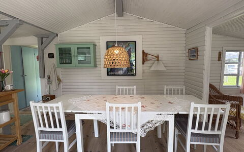 Nis - 1.4Km from the Sea: Meubilair, Interieur Ontwerp, Hout, Plafond, Flooring, Verdieping, Tafel, Stoel, Eetkamer, Keuken En Eettafel
