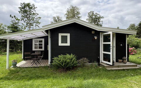 Nis - 1.4Km from the Sea: Huis, Dak, Verblijf, Huis, Siding, Deur, Garden Gebouwen, Schuur, Tuin, Werf