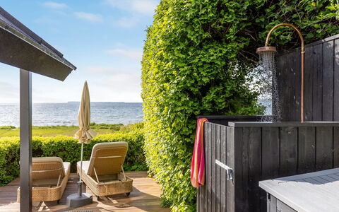 Femija - 50M from the Sea: Buitenmeubels, Schaduw, Zee, Tuin, Oceaan, Hardwood, Eco Hotel, Dek, Haag, Plank