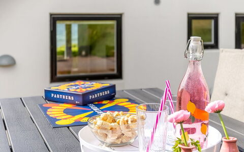 Femija - 50M from the Sea: Tableware, Meubilair, Tafel, Voedsel, Serveware, Drinkware, Fruit, Dishware, Bord, Stoel