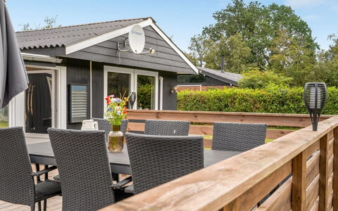 Melisande - from the Sea: Hout, Veranda, Huis, Huis, Dak, Dek, Verblijf, Siding, Hardwood, Tuin