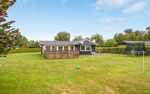 Melisande - from the Sea: Huis, Huis, Dak, Woongebied, Verblijf, Gazon, Landgoed, Tuin, Schaduw, Boerderij