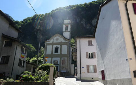 Lodrino Canyoning: Venster, Facade, Siding, Verblijf, Schuifraam, Verf, Lariks