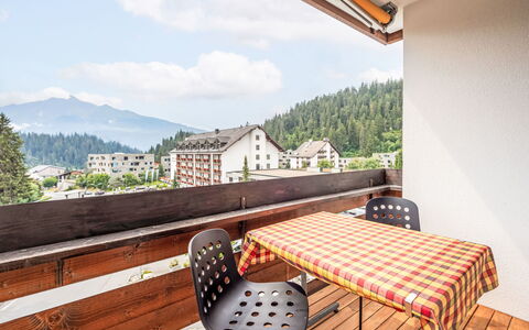Casa Cannaretsch: Venster, Facade, Siding, Verblijf, Schuifraam, Verf, Lariks