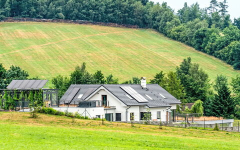 Dačice 100: Huis, Landelijk Gebied, Verblijf, Huis, Tuin, Weide, Boerderij, Gazon, Dorp, Pasture