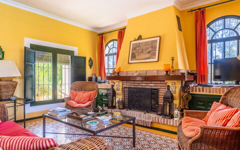 Finca Las Palmeras: Venster, Facade, Siding, Verblijf, Schuifraam, Verf, Lariks
