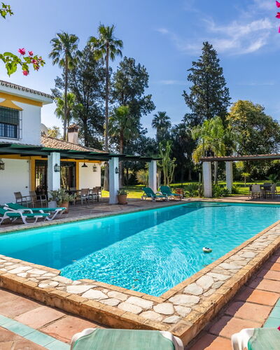 Finca Las Palmeras: Venster, Facade, Siding, Verblijf, Schuifraam, Verf, Lariks