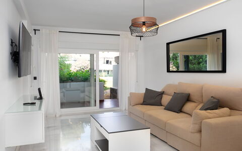 Ca Maestral: Meubilair, Interieur Ontwerp, Flooring, Muur, Verdieping, Hout, Plafond, Bankstel, Huis, Woonkamer