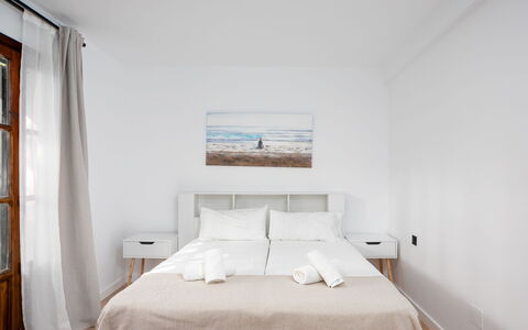 Ca Maestral: Meubilair, Verdieping, Bed, Slaapkamer, Interieur Ontwerp, Flooring, Bedding, Laken, Appartement, Linens