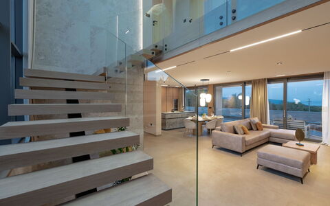 Teulu: Interieur Ontwerp, Flooring, Verdieping, Plafond, Appartement, Schaduw, Stoel, Lichte Inrichting, Lamp, Kamerplant