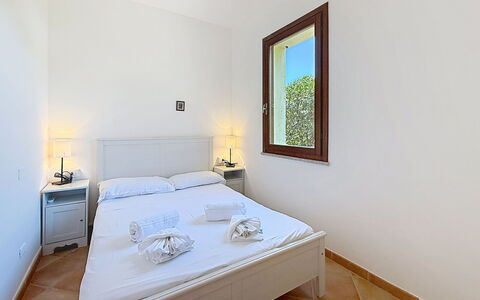 Villa del Mare: Interieur Ontwerp, Flooring, Verdieping, Plafond, Appartement, Schaduw, Stoel, Lichte Inrichting, Lamp, Kamerplant