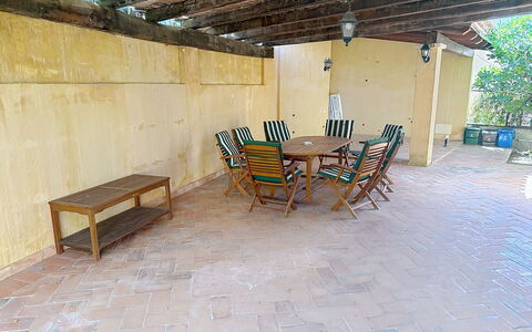 Villa del Mare: Interieur Ontwerp, Flooring, Verdieping, Plafond, Appartement, Schaduw, Stoel, Lichte Inrichting, Lamp, Kamerplant