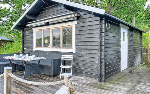 Sjöarpstugan: Hout, Verblijf, Siding, Huis, Deur, Garden Gebouwen, Plank, Blokhut, Hardwood, Veranda