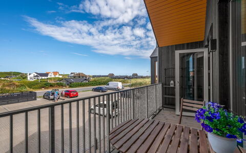 Ila - 350M from the Sea: Architectuur, Stedelijk Ontwerp, Samengesteld Materiaal, Appartement, Landgoed, Siding, Hardwood, Balkon, Oprit, Plank