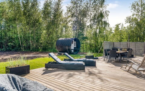 Stanko - 300M from the Sea: Buitenmeubels, Land Lot, Tuin, Dek, Stoel, Backyard, Landscaping, Hardwood, Ligstoel, Schaduw