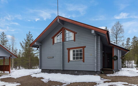 Luonnonrauha a: Hout, Huis, Verblijf, Siding, Huis, Dak, Blokhut, Helling, Schuur