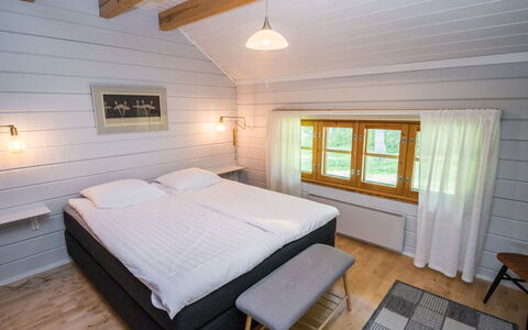 Rustholli17: Hout, Interieur Ontwerp, Plafond, Flooring, Verdieping, Lichte Inrichting, Kamer, Bed, Slaapkamer, Bed Frame