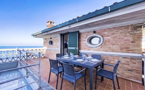 Cecina 570: Verdieping, Balkon, Stoel, Beits, Toevlucht, Dek, Hardwood, Buitenmeubels, Schaduw, Zwembad