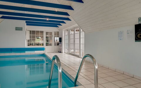 Hildegard - 50M from the Sea: Flooring, Verdieping, Plafond, Interieur Ontwerp, Zwembad, Meubilair, Samengesteld Materiaal, Toevlucht, Stoel, Ontwerp
