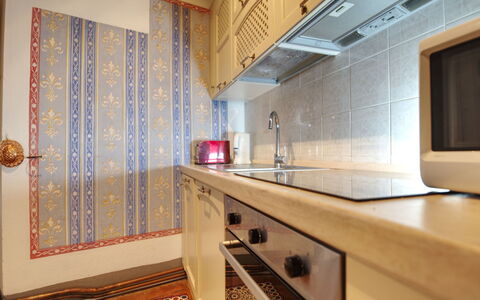 I Tre Camini: Hout, Flooring, Interieur Ontwerp, Verdieping, Kamer, Verlichting, Major Appliance, Countertop, Plafond, Keuken