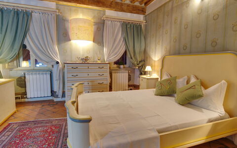 I Tre Camini: Meubilair, Interieur Ontwerp, Bed, Slaapkamer, Flooring, Hout, Verdieping, Kamer, Laken, Bedding