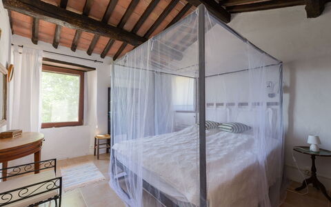 Cuculo: Meubilair, Interieur Ontwerp, Plafond, Slaapkamer, Verdieping, Bed, Flooring, Verlichting, Linens, Hemelbed