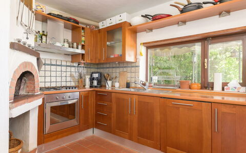 Cuculo: Keuken, Toestel Van De Keuken, Countertop, Meubilair, Cabinetry, Major Appliance, Interieur Ontwerp, Flooring, Hout, Plafond