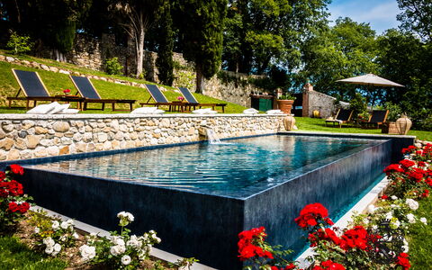 Villa Veneta - Historic Villa in the Prosecco Hill: Blauw, Zwembad, Waterpartij, Tuin, Landscaping, Schaduw, Ontwerp, Backyard, Buitenmeubels, Flagstone