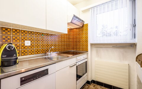 Via Sulten 12: Flooring, Major Appliance, Keuken, Hout, Verdieping, Interieur Ontwerp, Countertop, Toestel Van De Keuken, Plafond, Tegel