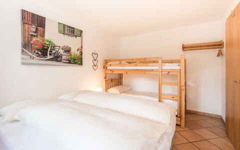 Val Mulin 14.1: Hout, Huis, Meubilair, Slaapkamer, Bed, Bedding, Freezing, Hotel, Bed Frame, Laken