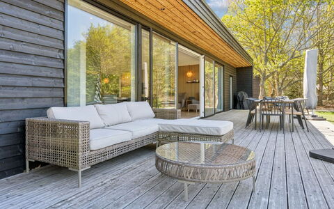 Eliene - 500M from the Sea: Flooring, Muur, Verdieping, Interieur Ontwerp, Hout, Plafond, Houten Vloer, Verlichting, Meubilair, Laminaatvloer