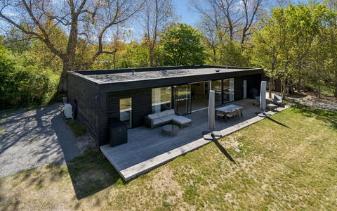 Eliene - 500M from the Sea: Flooring, Muur, Verdieping, Interieur Ontwerp, Hout, Plafond, Houten Vloer, Verlichting, Meubilair, Laminaatvloer