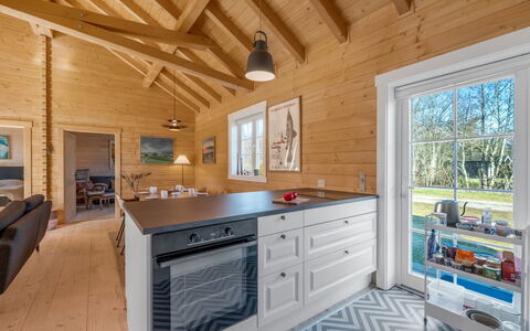Taija - 200M to the Fjord: Hout, Flooring, Plafond, Interieur Ontwerp, Verdieping, Keuken, Huis, Deur, Verblijf, Countertop