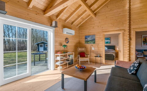 Taija - 200M to the Fjord: Hout, Huis, Verblijf, Deur, Blokhut, Plafond, Garden Gebouwen, Siding, Schuur, Hardwood