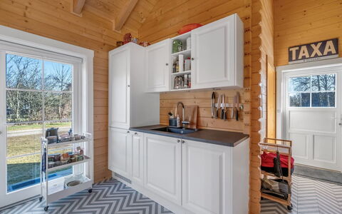 Taija - 200M to the Fjord: Hout, Keuken, Flooring, Interieur Ontwerp, Major Appliance, Toestel Van De Keuken, Verdieping, Meubilair, Kamer, Cabinetry